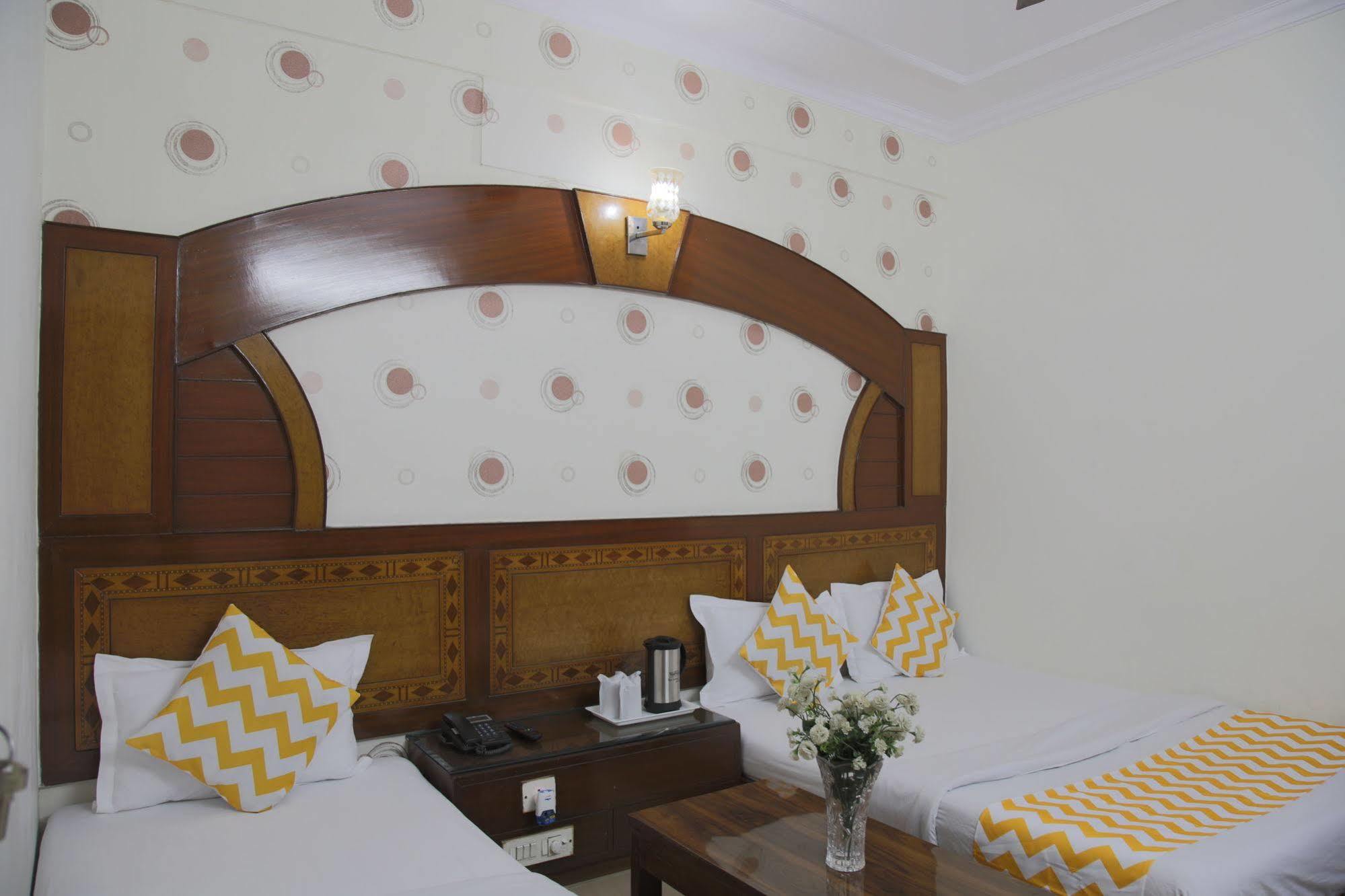Hotel Pallvi Palace "A Well Hygiene Place" Paharganj Екстер'єр фото